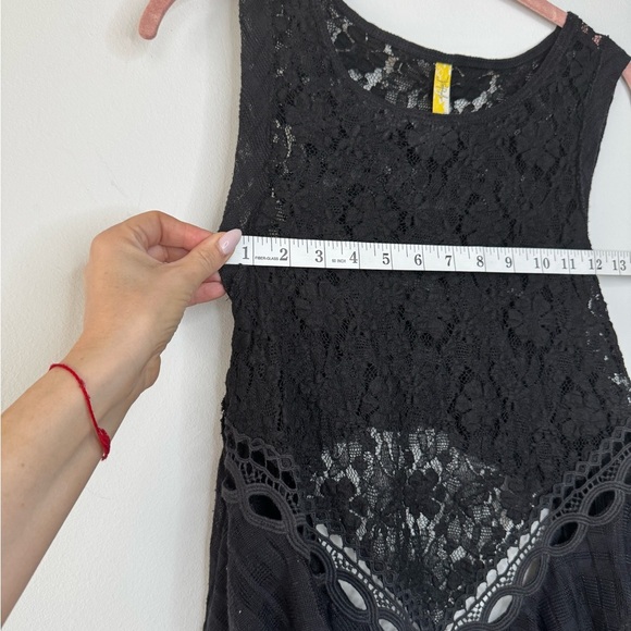 Black Lace Sleeveless Top - Picture 10 of 17
